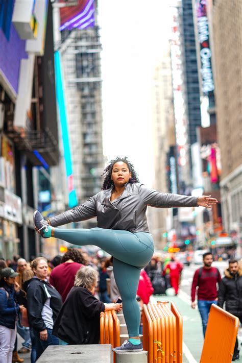 yoga thicc|Saisha ~ Body Confident Yoga (@thickthighyoga)